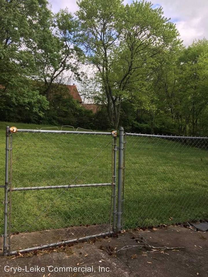 1005 E Lake Court - Photo 3 of 11