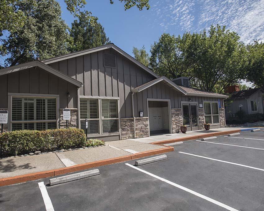 FOXBOROUGH - Photo 3 of 28