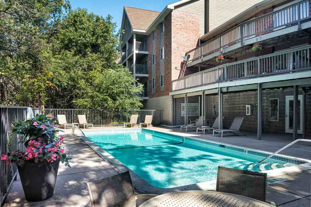 Minnetonka Hills Apartments - Photo 4 of 33