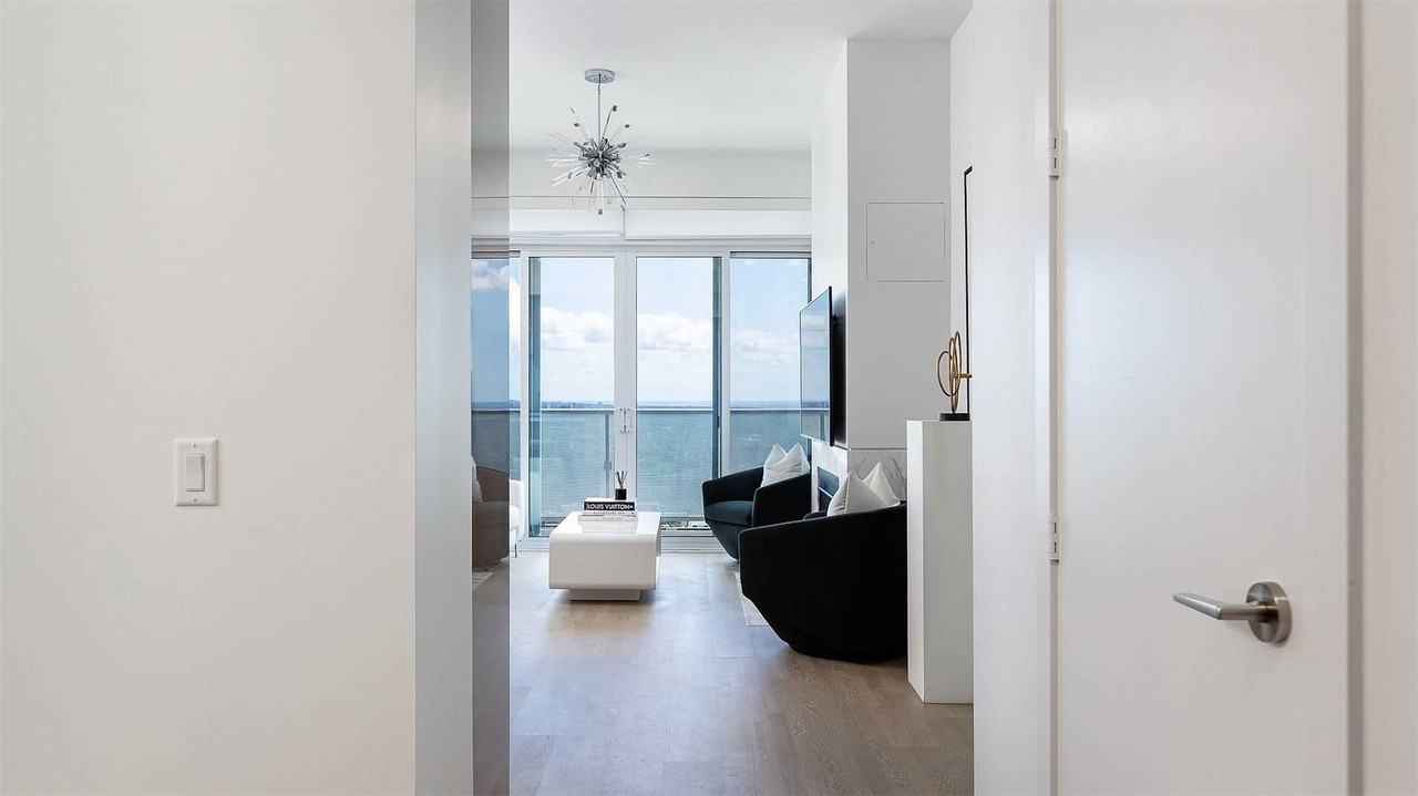 7 Grenville Street #5908