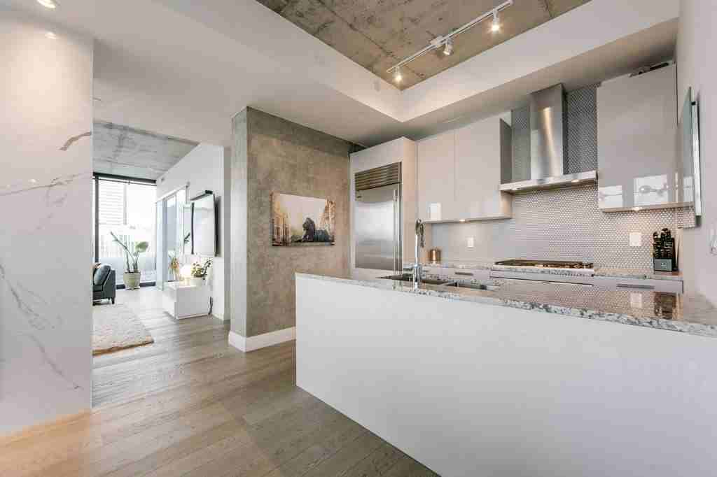 224 King Street West #4201