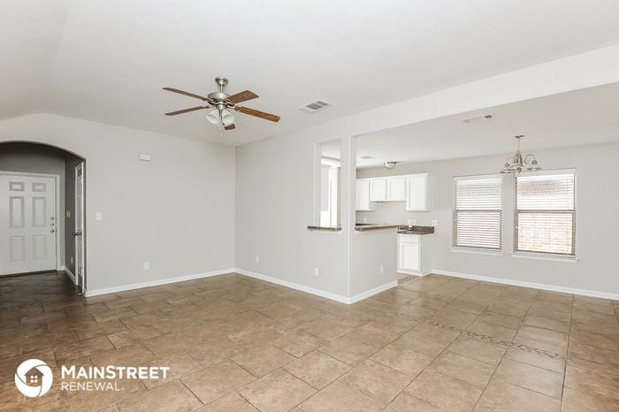 3413 Heatherbend Street - Photo 3 of 16