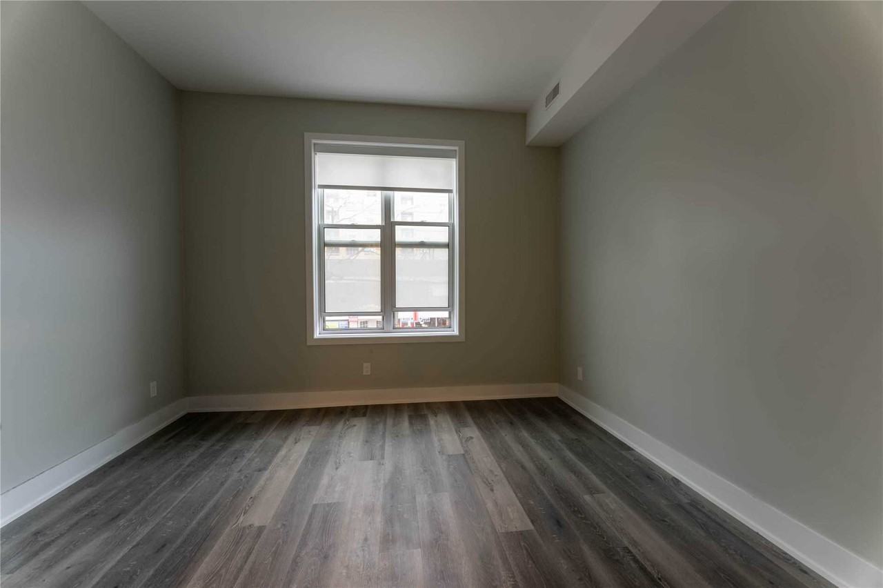 400 Queen Street West - Photo 2 of 6