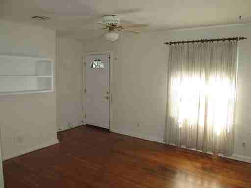 1107 W Apache St - Photo 2 of 11