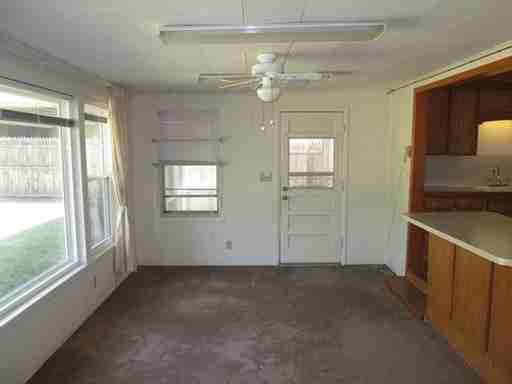 1107 W Apache St - Photo 3 of 11