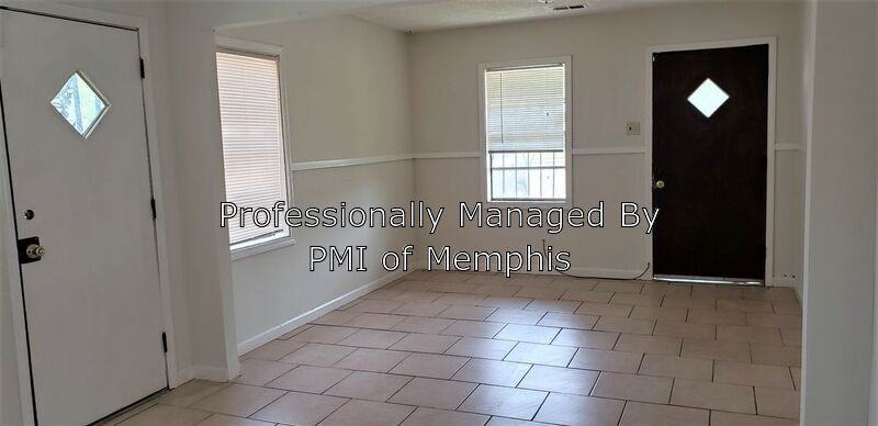 1579 Warford St - Photo 2 of 10