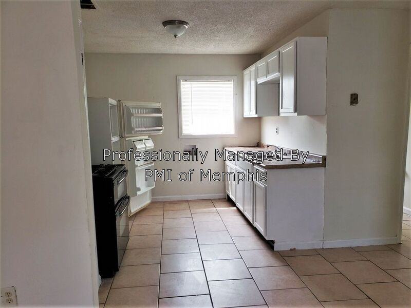 1579 Warford St - Photo 3 of 10