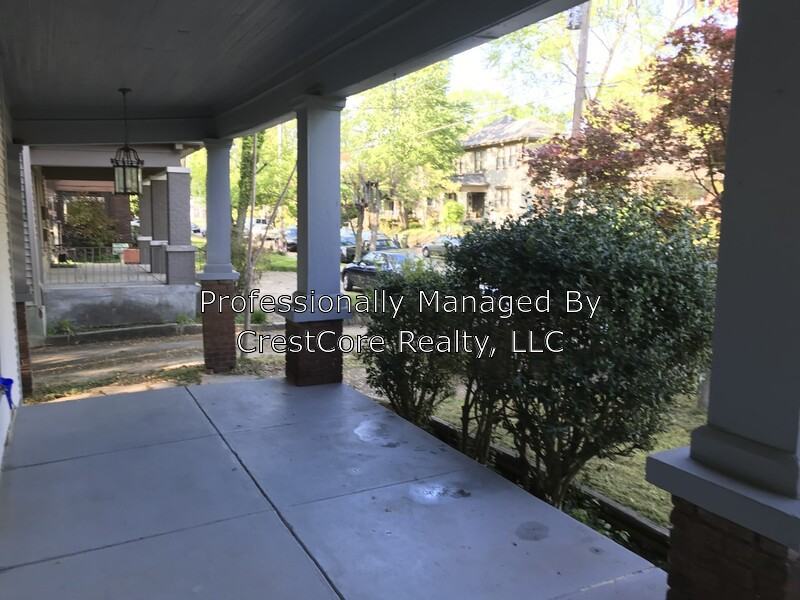 125 N Evergreen St - Photo 2 of 12