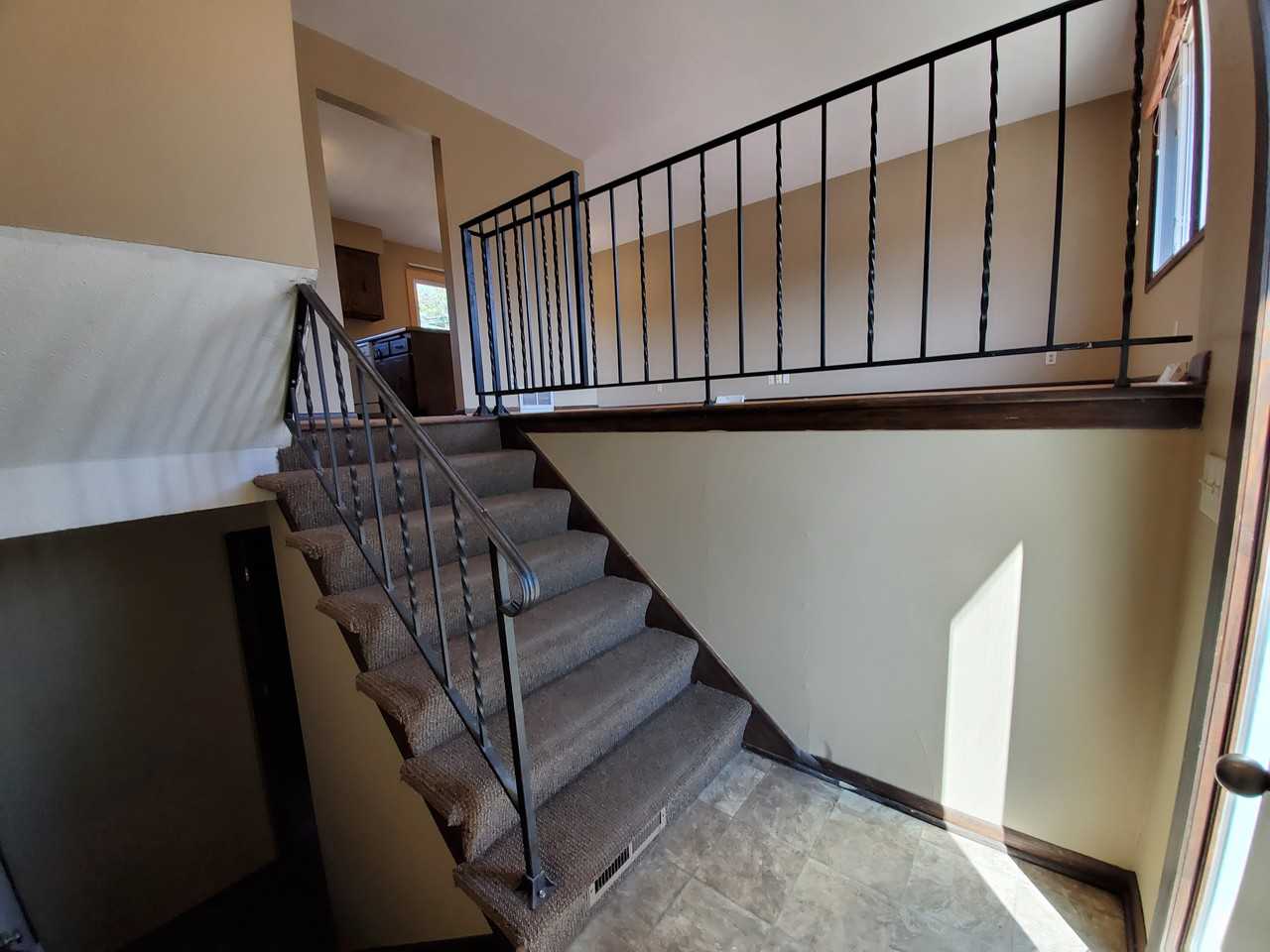 2613 Yellowstone Blvd - Photo 2 of 12