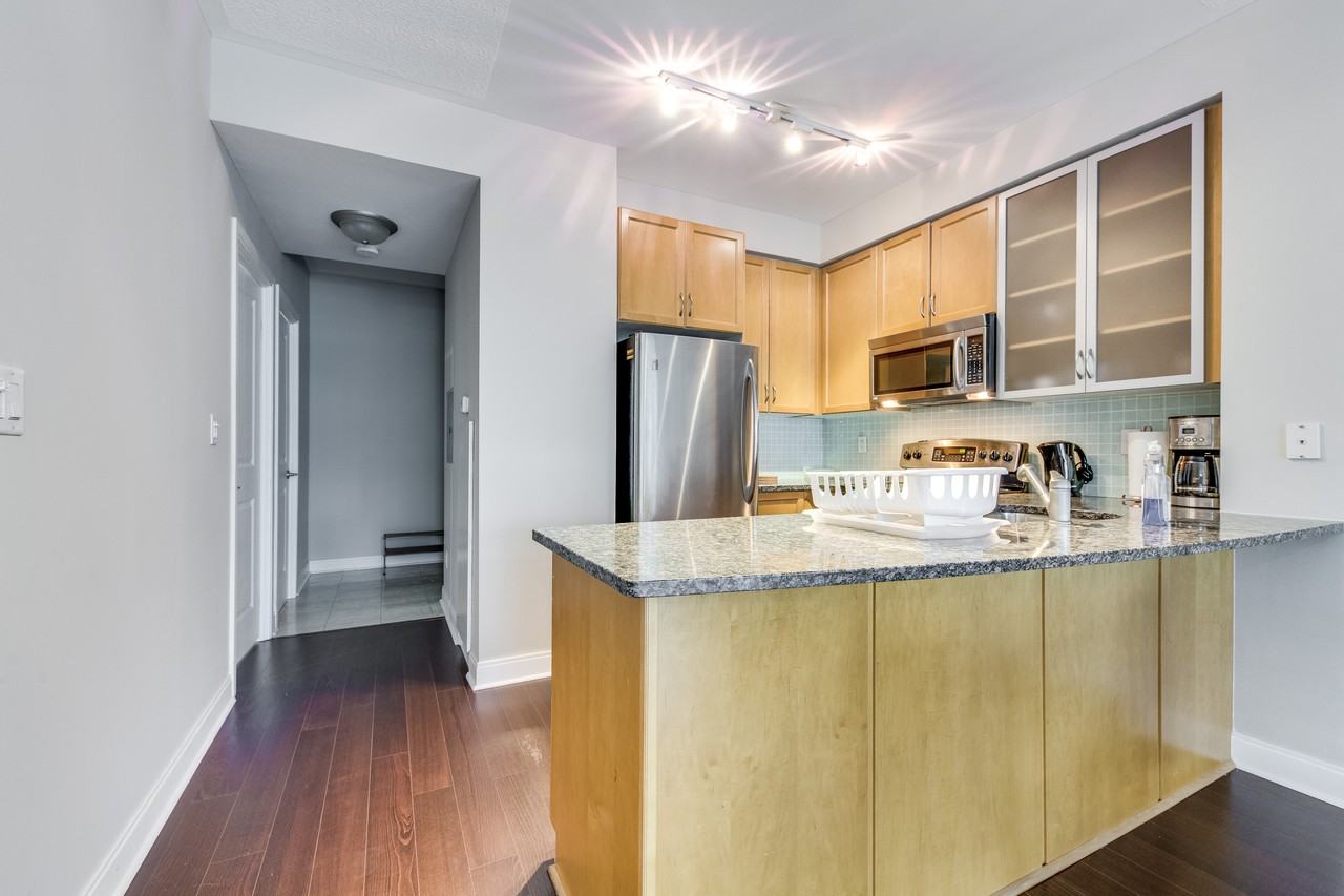 18 Yorkville Avenue #612 - Photo 2 of 20