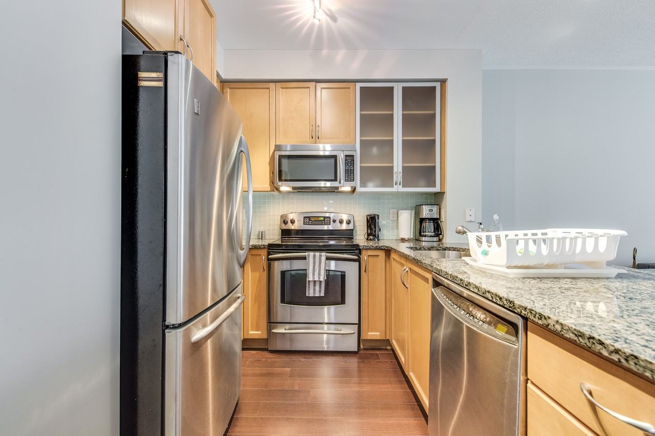 18 Yorkville Avenue #612 - Photo 3 of 20