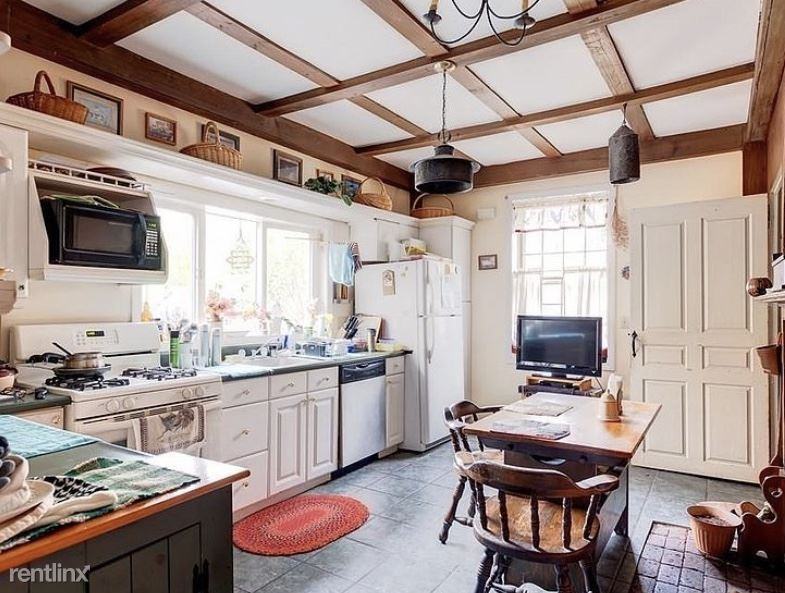 633 Patriots Rd - Photo 3 of 11