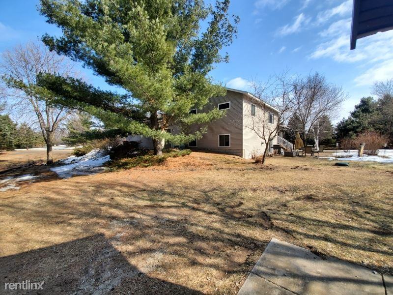 11976 Radisson Road Ne - Photo 2 of 23