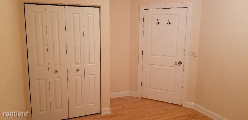 606 W Wisconsin Avenue 302 - Photo 2 of 9