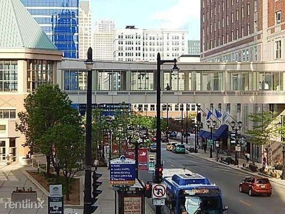 606 W Wisconsin Avenue 302 - Photo 3 of 9