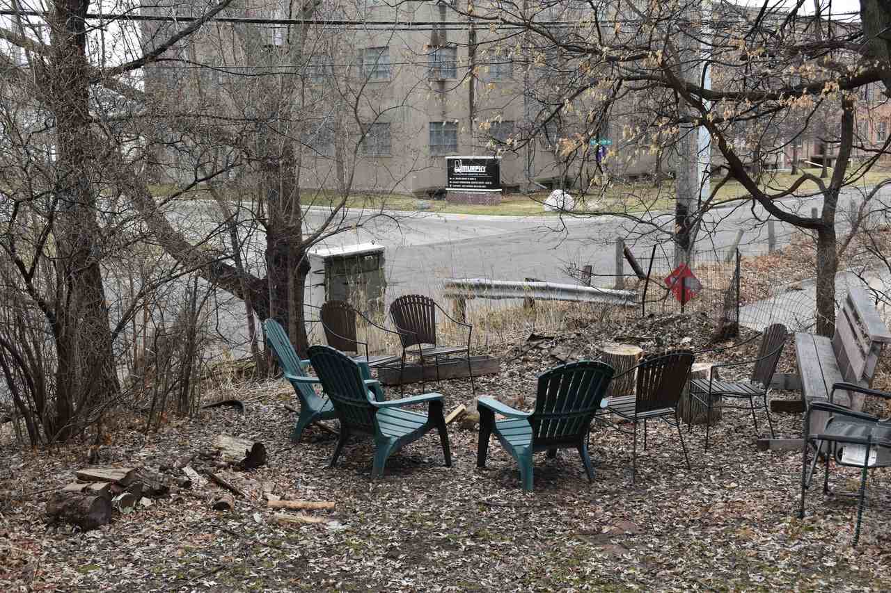 829 25th Ave SE - Photo 2 of 2