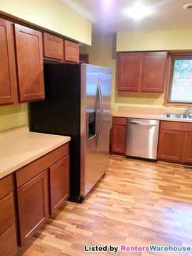 1125 Taylor Ave N - Photo 3 of 13