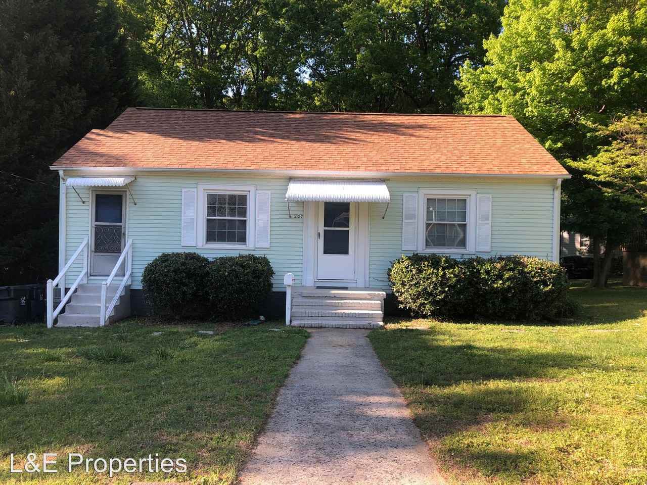 207 E Parkwood St - Photo 3 of 12