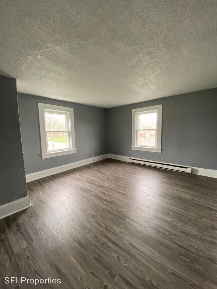 352/354/356 E. 3rd St - Photo 2 of 6