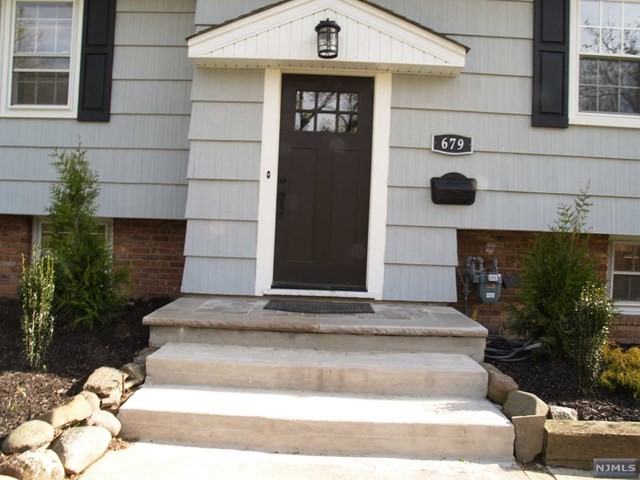 679 Calvin Street - Photo 2 of 18