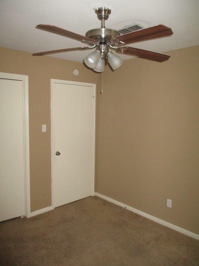 14807 Spring Lake Drive - Photo 3 of 17