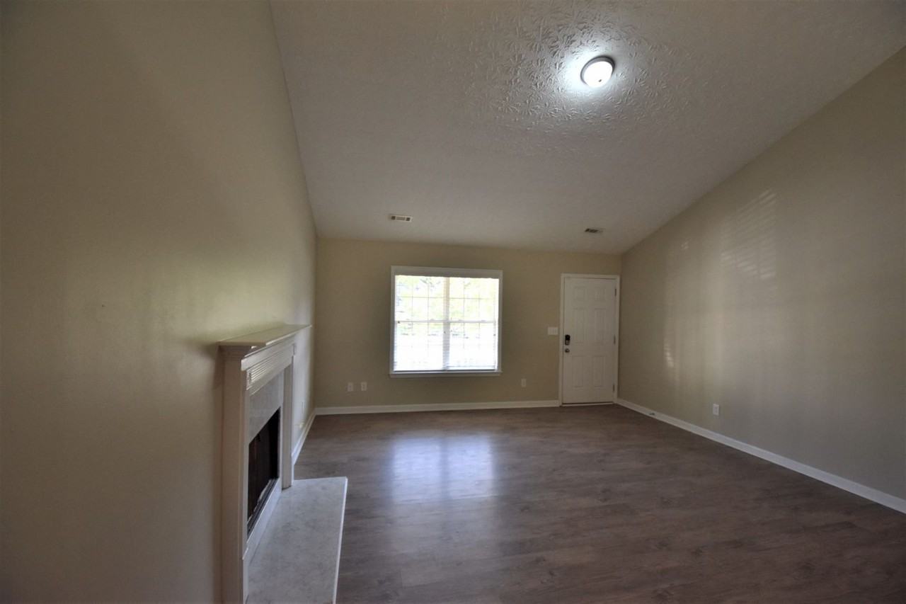 160 Windpher Rdg - Photo 3 of 17