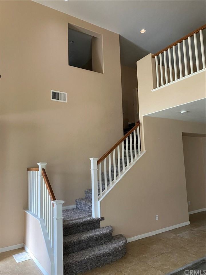 156 Paisley Court - Photo 3 of 7