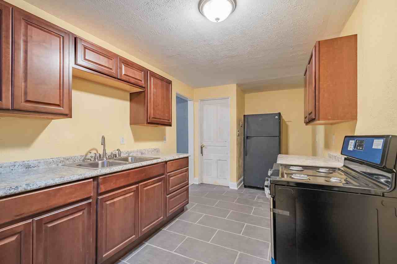 435 North Graham Street - Photo 2 of 20