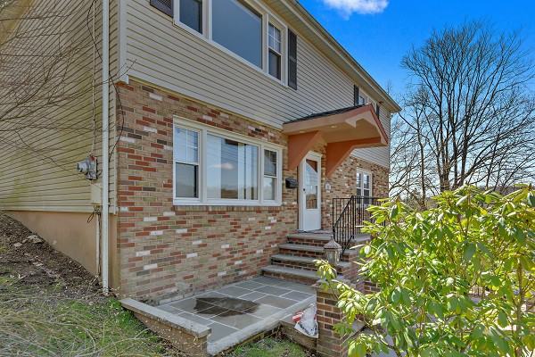 27 Bonaventure Ave - Photo 2 of 36