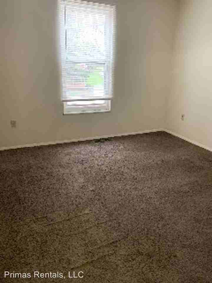 4340 Thornapple Circle East - Photo 3 of 12