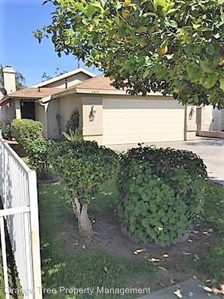 2849 Acacia Ave - Photo 2 of 10