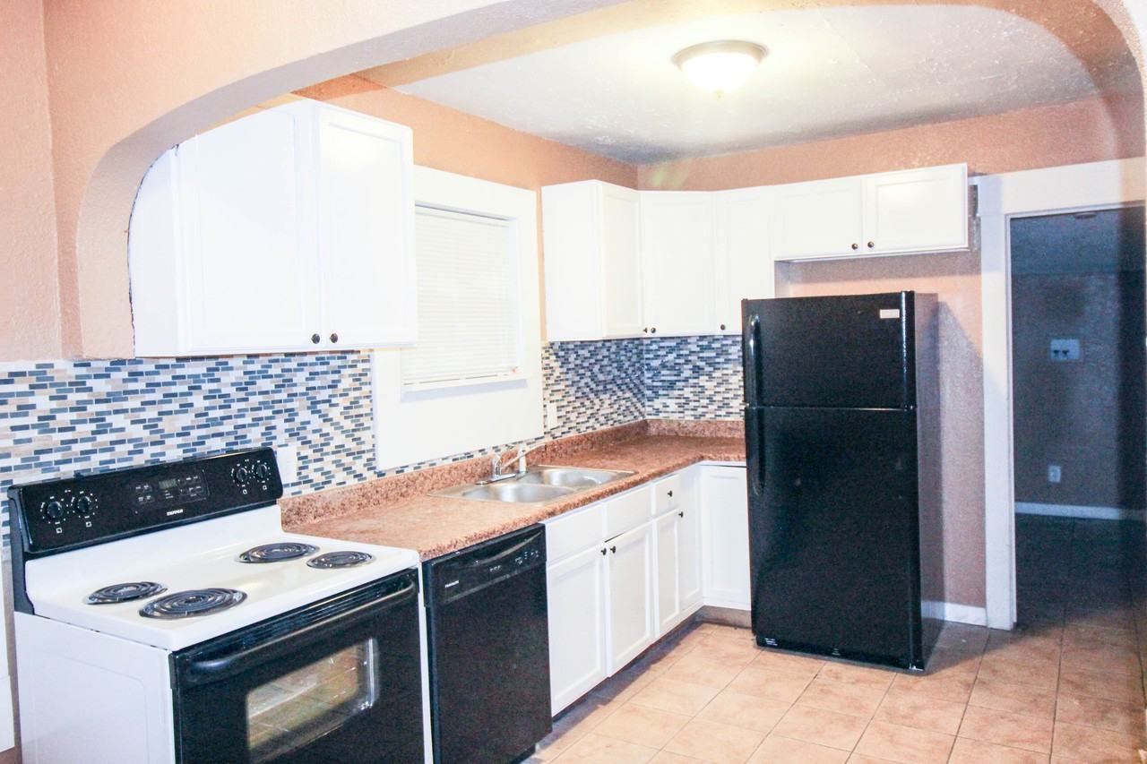 3743 Olive St - Photo 2 of 4