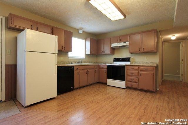 1903 Castle Creek Dr - Photo 3 of 25