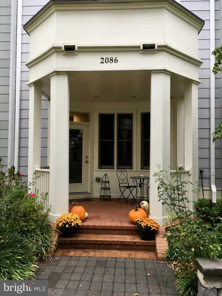 2086 N Oakland Street - Photo 2 of 21