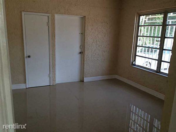 1560 NW 25th Ave - Photo 3 of 10