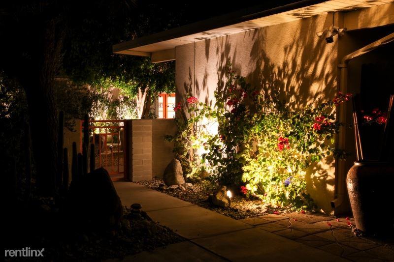 600 N Plaza Amigo - Photo 2 of 31