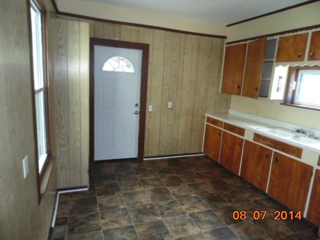 929 Jay St - Photo 2 of 5