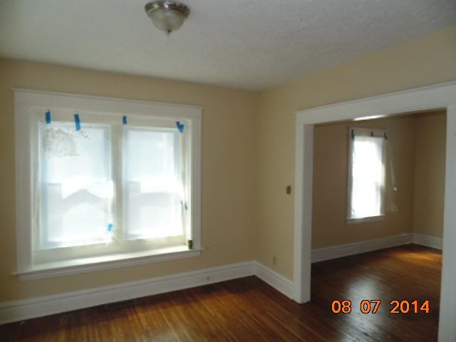 929 Jay St - Photo 3 of 5