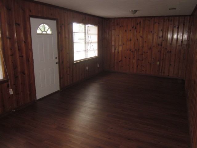 606 W 3rd St - Photo 2 of 10