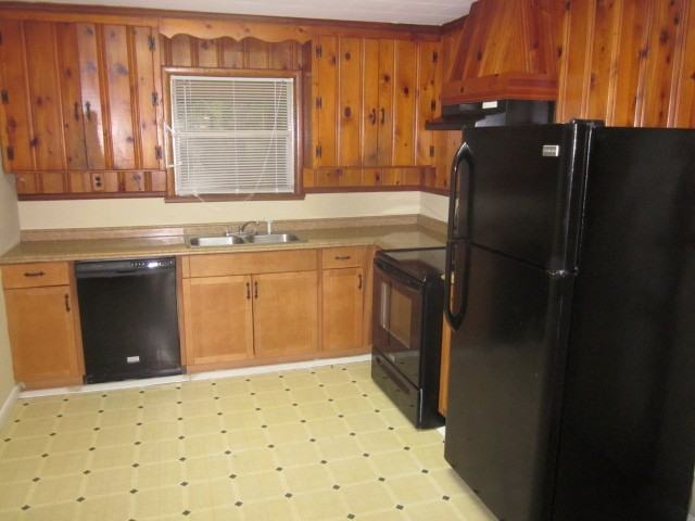 606 W 3rd St - Photo 3 of 10