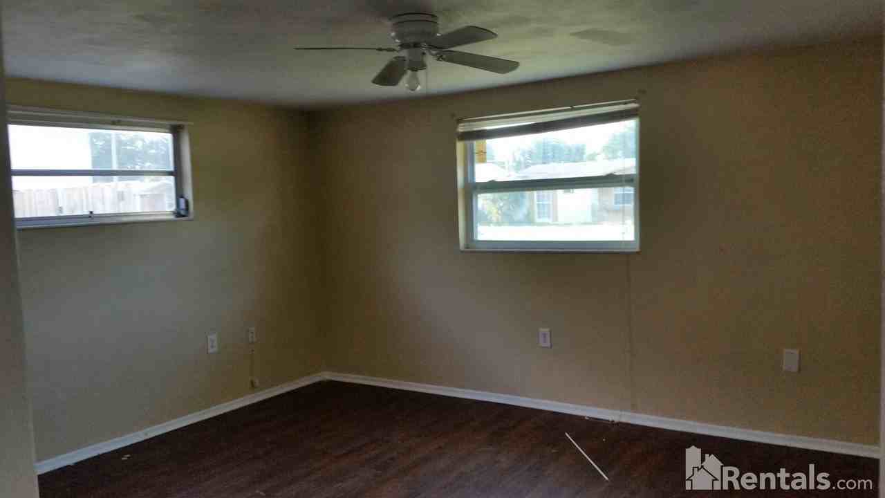 5245 Drift Tide Dr - Photo 3 of 7