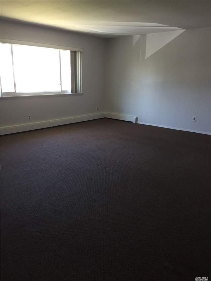 52 Blydenburg Ave - Photo 2 of 16