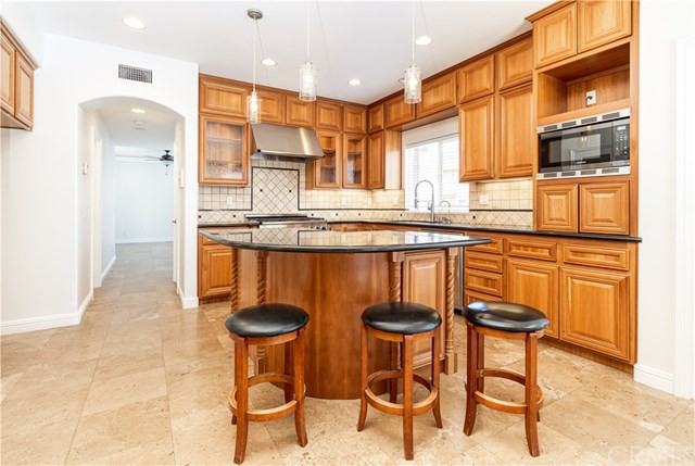 121 22nd St - Photo 3 of 19