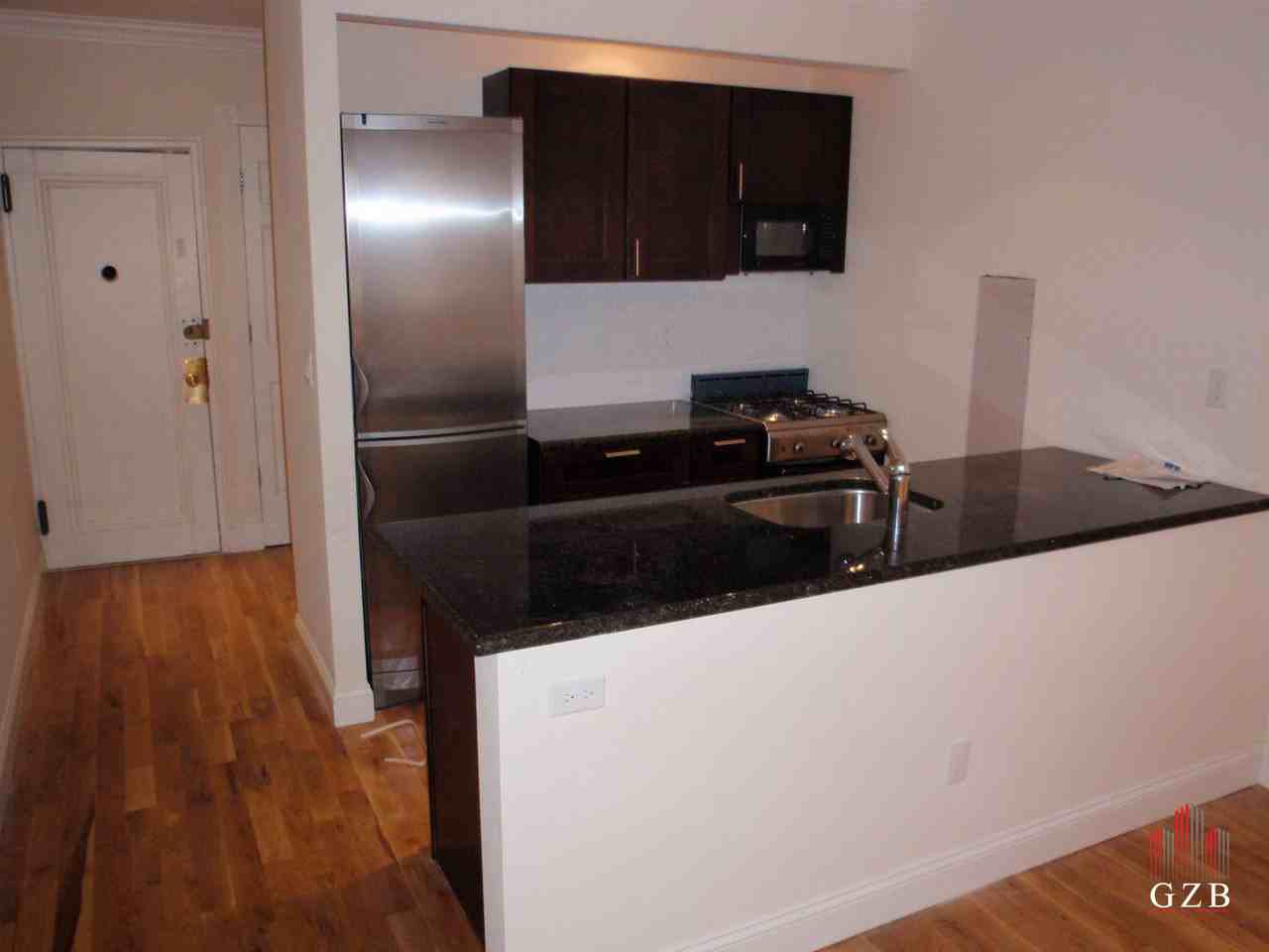 E 81st St #2B - Photo 2 of 5
