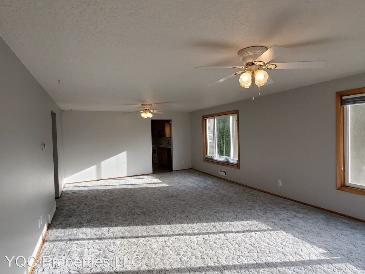 2512 E 8th St - Photo 2 of 23