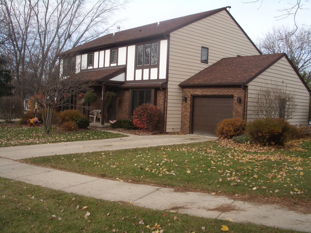 5318 Manitowoc Parkway - Photo 2 of 29