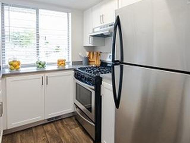 335 Woodlake Dr