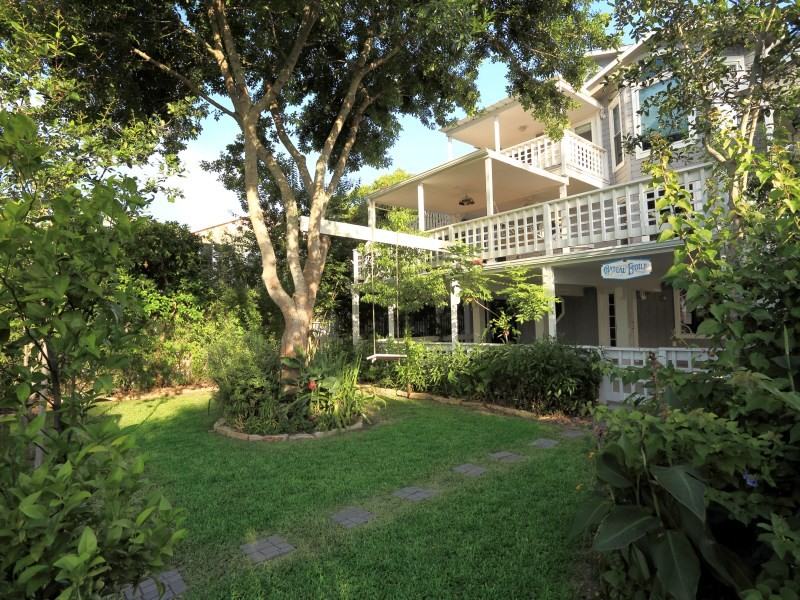 1019 N Shore Dr - Photo 3 of 16