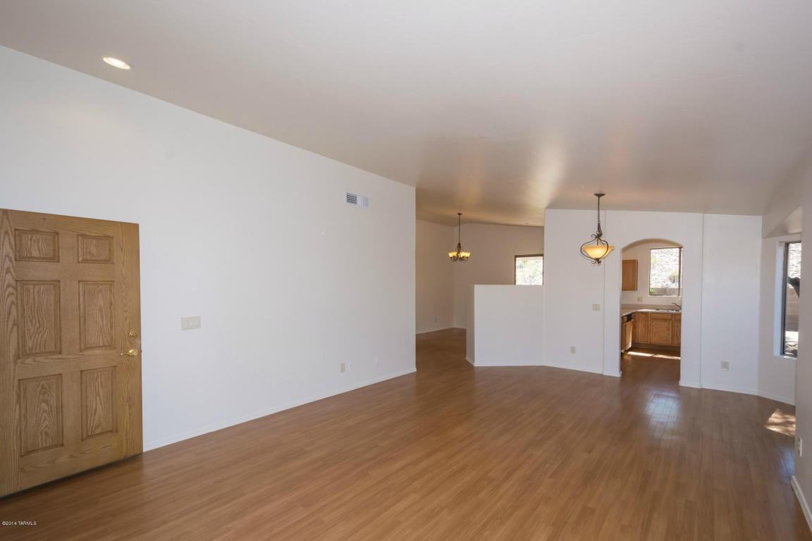 519 W Silvertip Rd - Photo 3 of 26