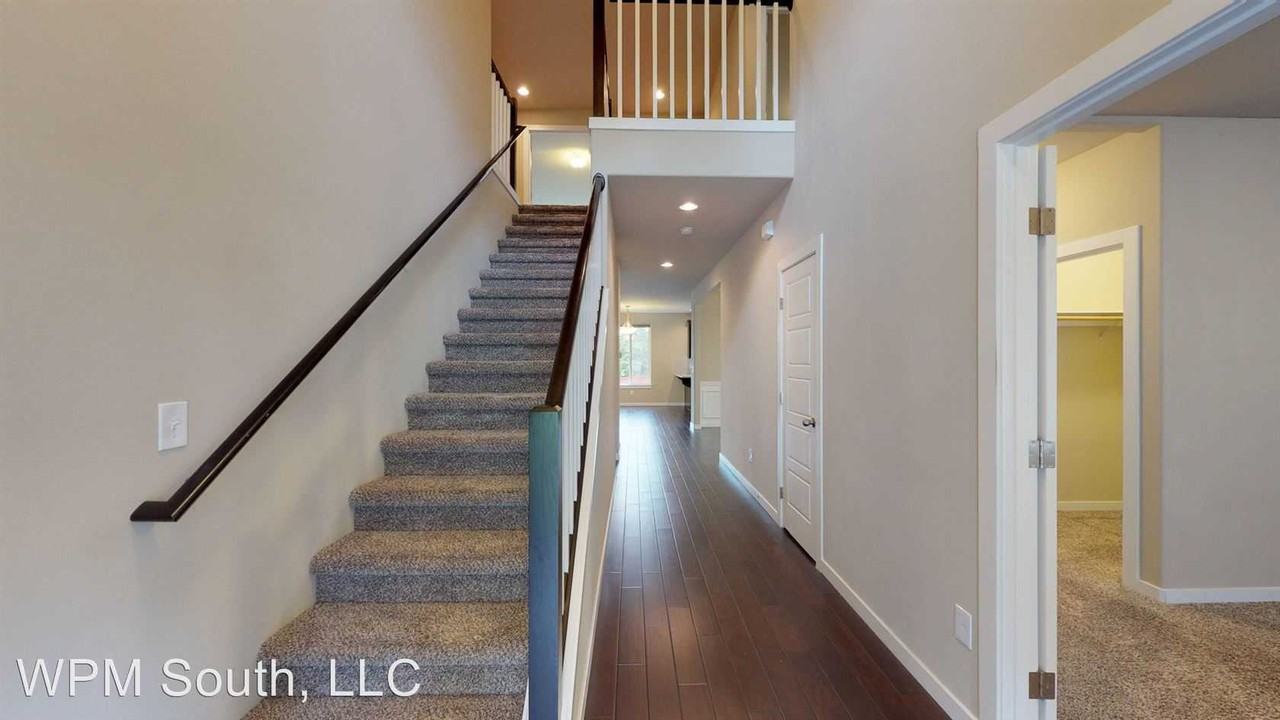 9214 34th St E - Photo 3 of 10